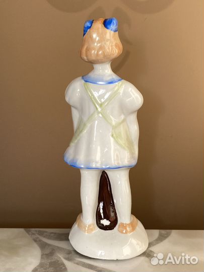 Старинная фарфоровая статуэтка Девочка с мишкой