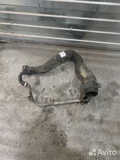 Патрубок интеркулера land Rover Discovery 3