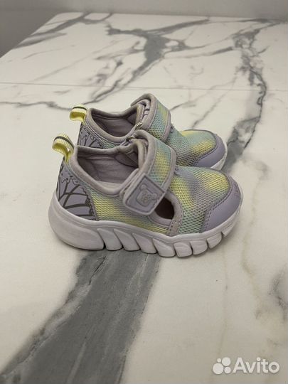 Кроссовки для девочки 20