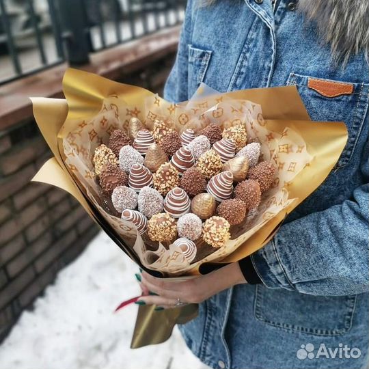 Съедобные букеты из клубники