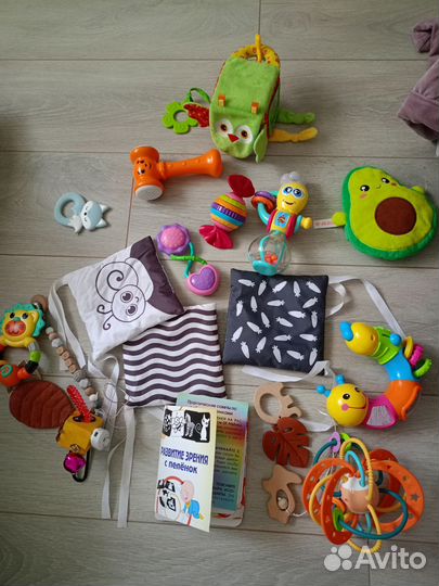 Игрушки погремушки для малышей
