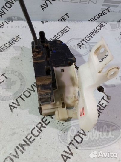 Замок двери передний правый Kia Ceed 1 ED