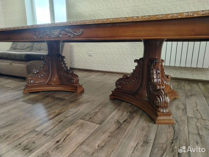 Стол обеденный из массива дерева