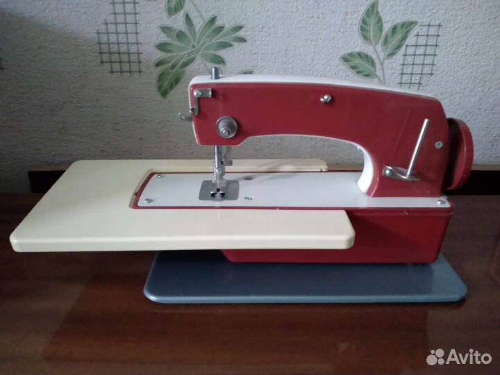 Детская швейная машина