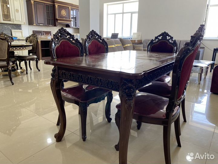 Стол и стулья