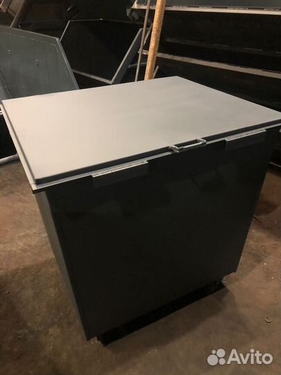 Бак для мусора с крышкой