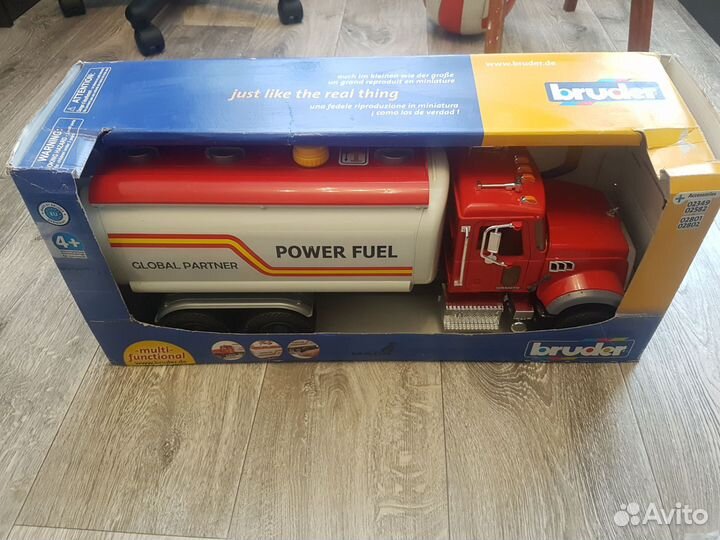 Bruder бензовоз