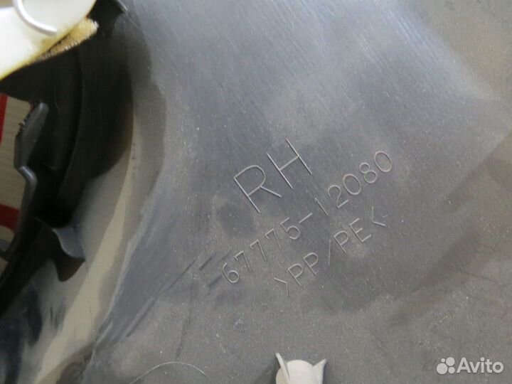 Обшивка двери задняя правая Toyota Corolla 150