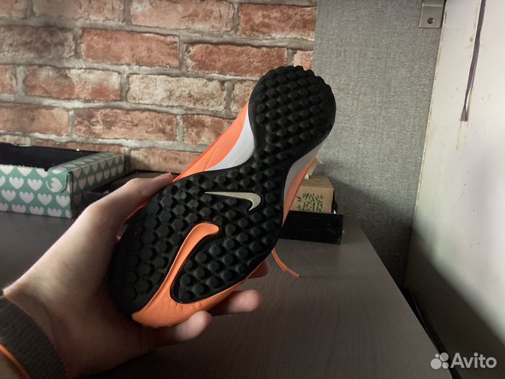 Футбольные бутсы nike hypervenom