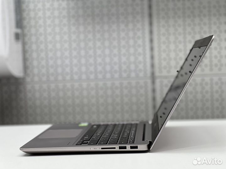 Asus ZenBook 3K IPS Core i7 SSD512g 940MX Металл