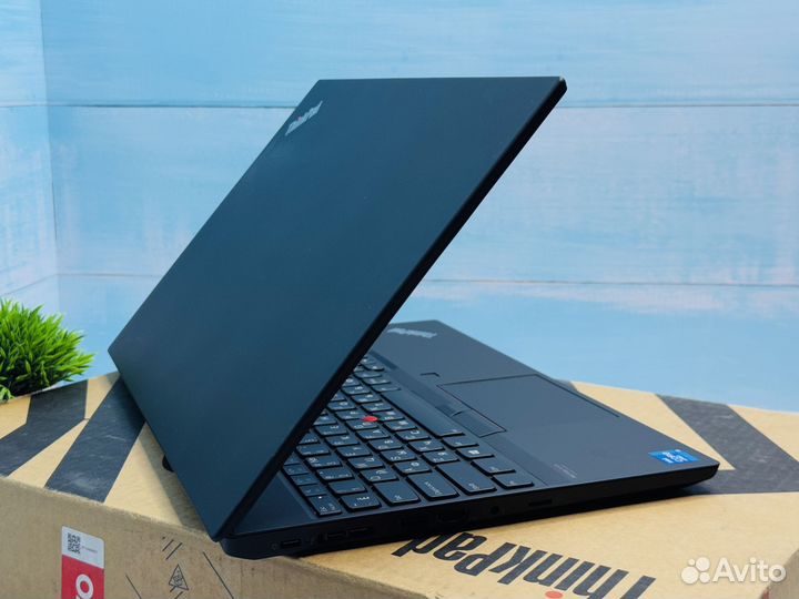 Lenovo ThinkPad P15s Gen 2 I5-1145G7 + NVidia T500