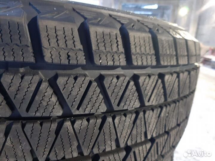 Bridgestone Blizzak DM-V3 235/65 R17