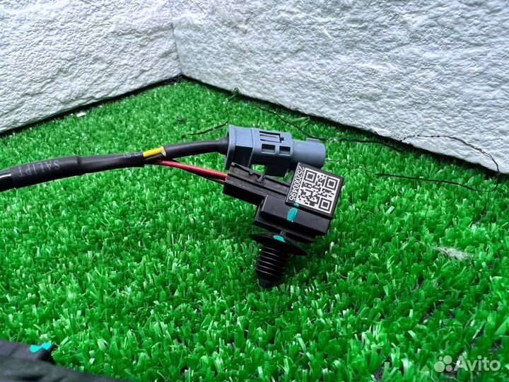 Штатная камера заднего вида с кнопкой Skoda Rapid