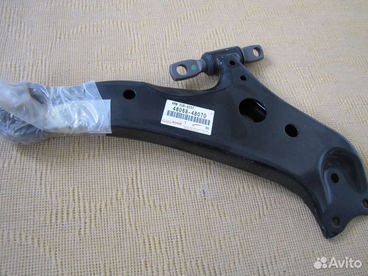 Рычаг подвески нижний передний правый Lexus Rx 4