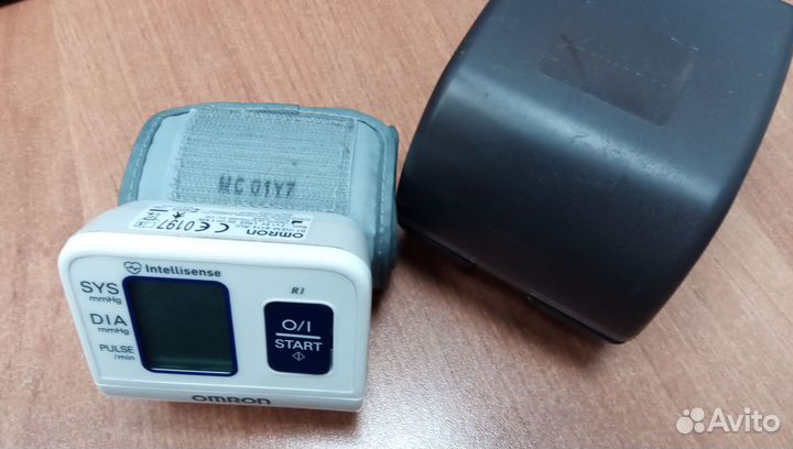 Электронный тонометр на запястье