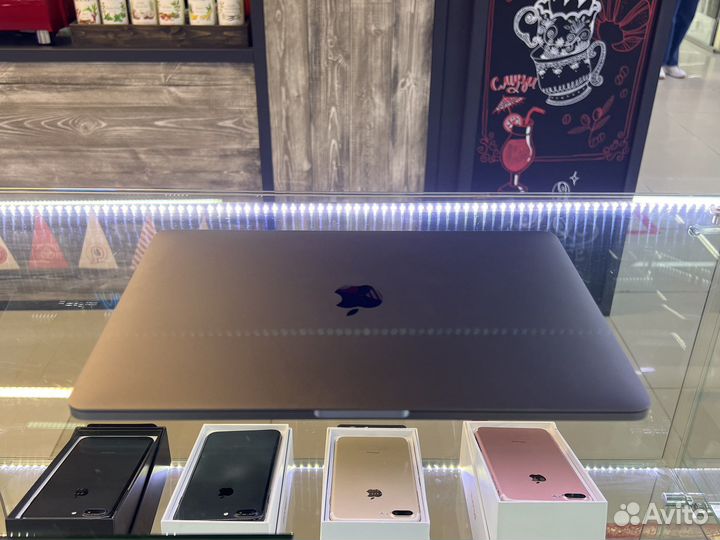 Macbook Pro 13-inch (3,1/8/256) Space Grey