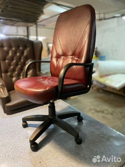 Офисное кресло