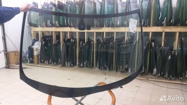 Лобовое стекло Mitsubishi Outlander 3