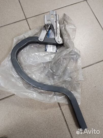 Петля крышки багажника правый Haima M3