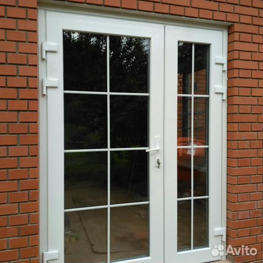 Пластиковые двери входные