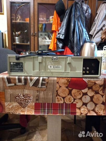 Видеомагнитофон LG L414