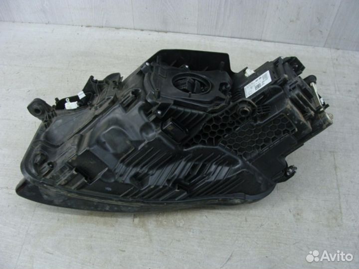 Фара правая Volkswagen Touareg
