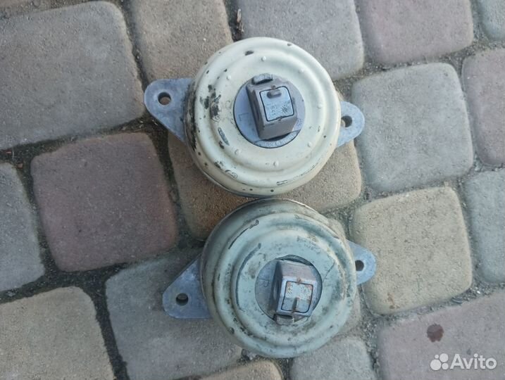 Подушка опоры двигателя на S221