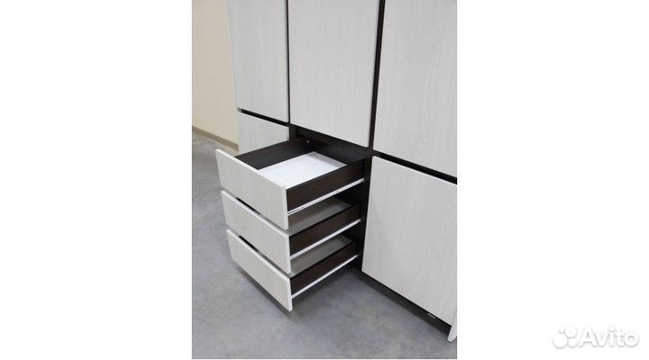 Шкаф 3-х створчатый 