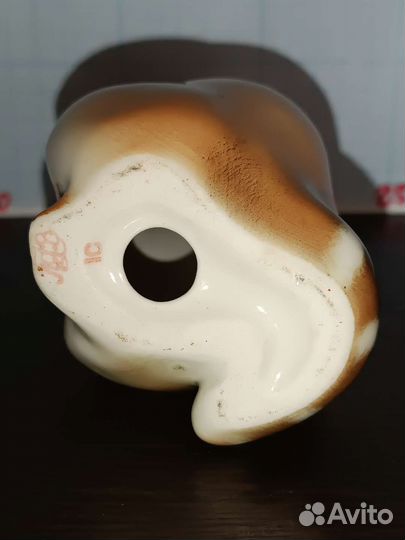 Фарфоровая статуэтка. Сидящий Енот. лфз