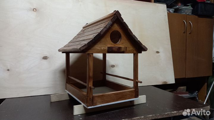 Кормушка для птиц и белок