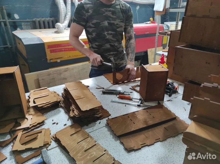 Сборщик деревянных изделий, коробок