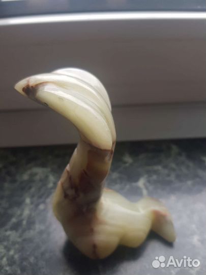 Фигурки из природного камня оникса