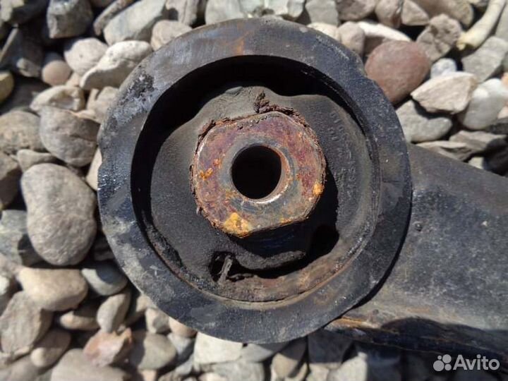 Крепление редуктора Toyota Corolla Fielder ZRE144