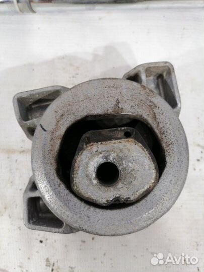 Подушка двигателя задняя левая Mercedes-Benz