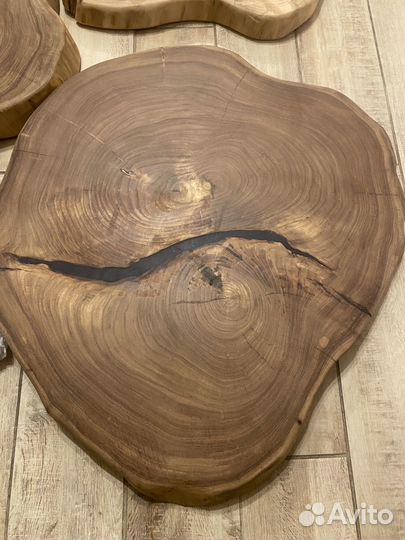 3 деревянных стола