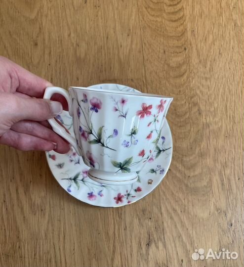Фарфоровый чайный сервиз: чашка с блюдцем