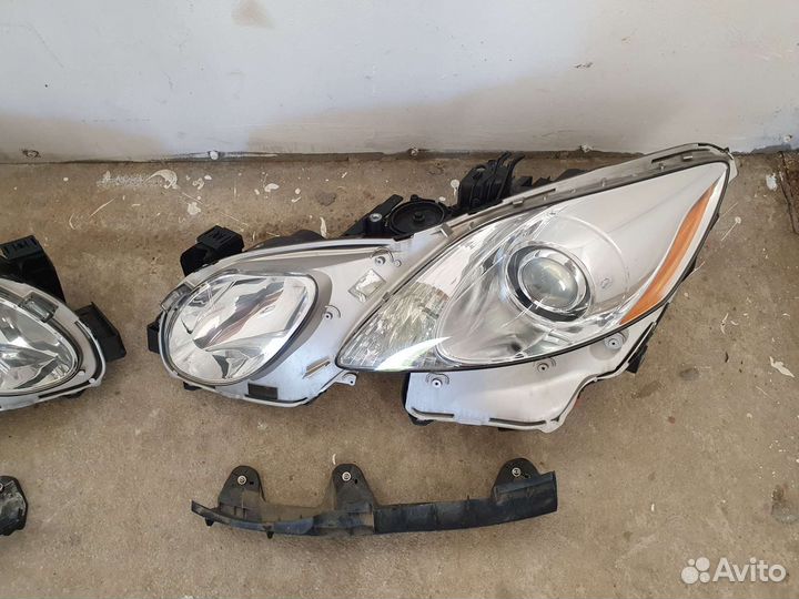 Lexus GS300 комплект фар оригинал