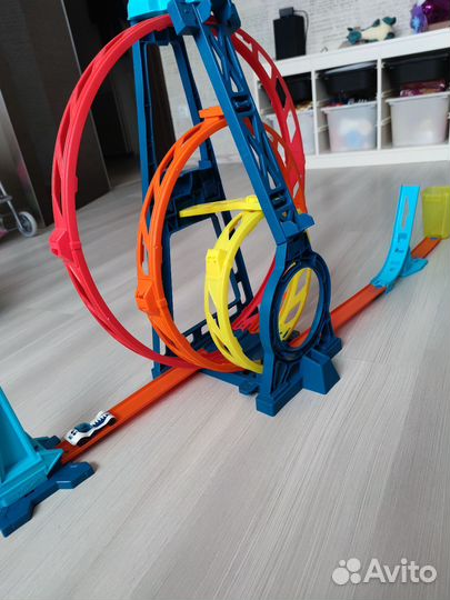 Игровой набор Hot Wheels Тройная петля GLC96
