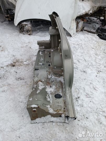 Заднее левое крыло четверть Renault Sandero 1