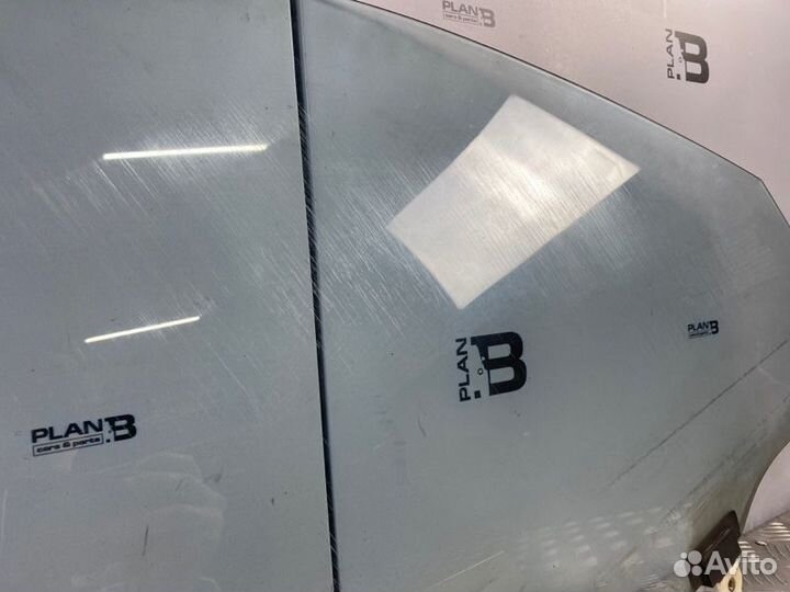 Стекло двери переднее правое Toyota Carina E 1992