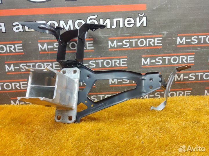 Кронштейн усилителя бампера левый Bmw 5-Series E60