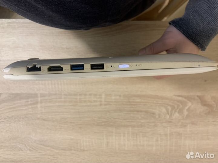 Сенсорный ноутбук Lenovo Yoga 300 11ibr (80m1)