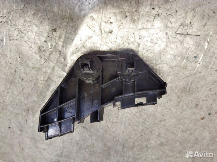 Кронштейн заднего бампера задний левый Toyota