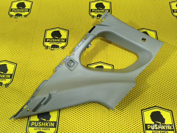 Обшивка стойки задней верхняя правая Renault