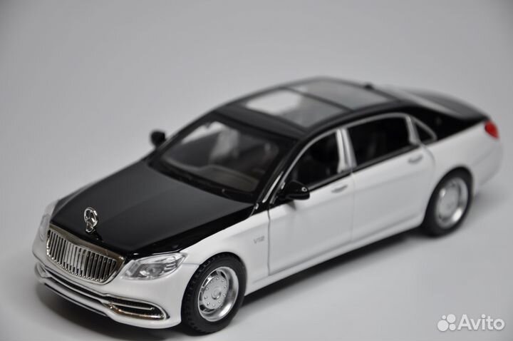 Модель автомобиля Mercedes-Maybach S 650 металл