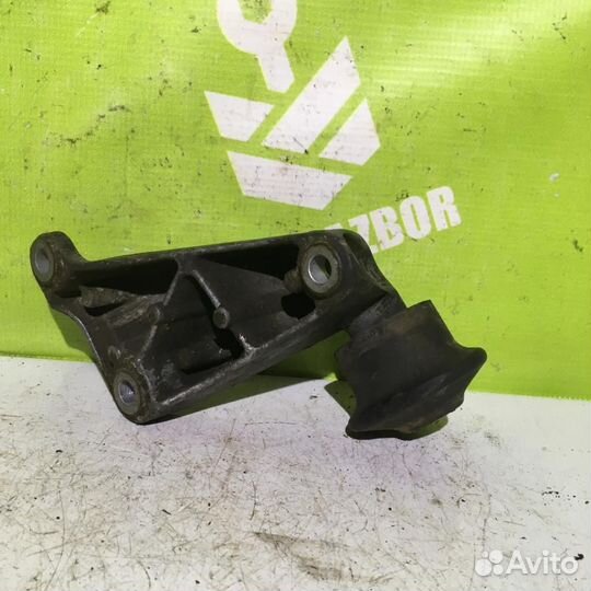 Кронштейн двигателя Ауди 100 С4