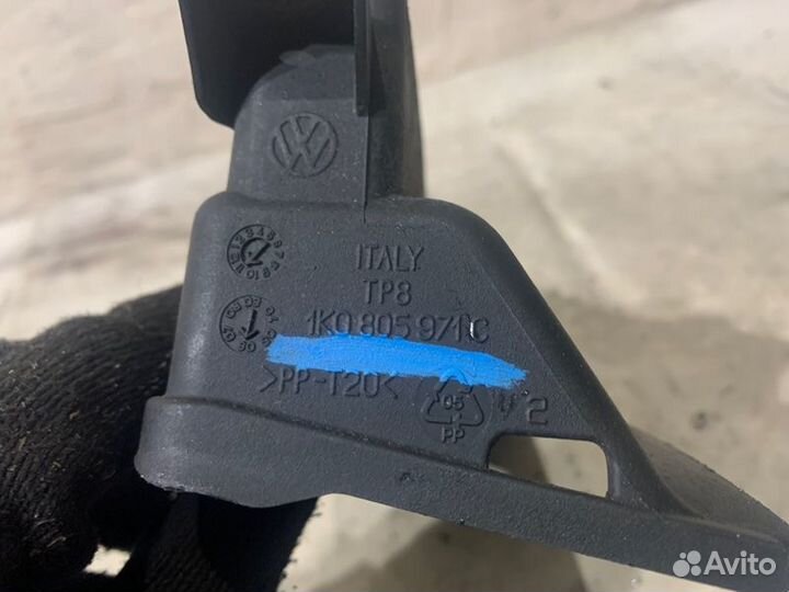 Воздухозаборник (наружный) Volkswagen Golf V