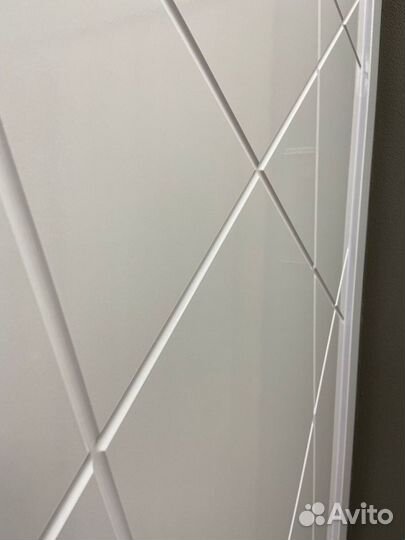 Межкомнатная дверь белая новая