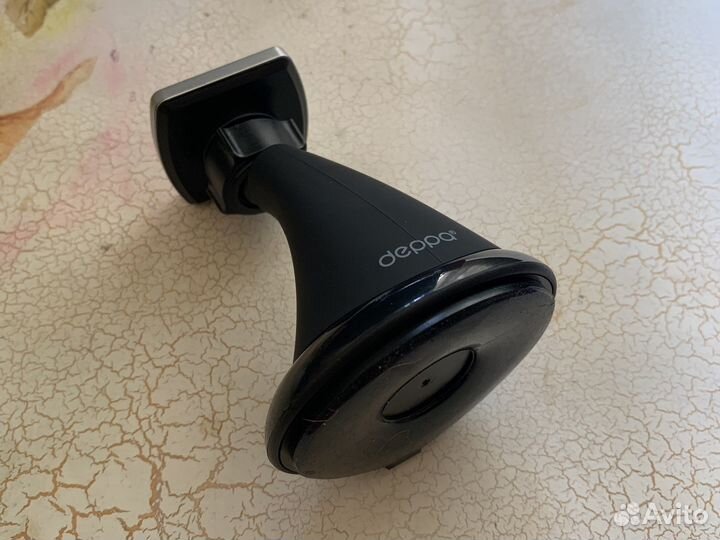 Магнитный держатель для телефона в машину