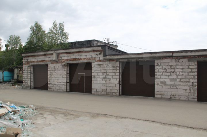 Гараж, > 30 м²